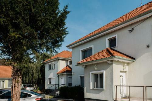 Hostal Airport Jazmin Guesthouse