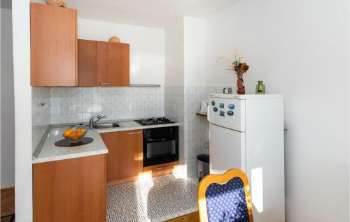 Awesome Apartment In Klek With 2 Bedrooms