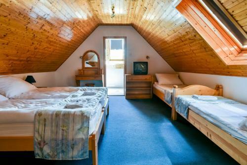 Gy?rfi Apartmanh�z Zam�rdi