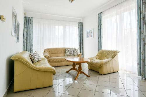 Gy?rfi Apartmanh�z Zam�rdi