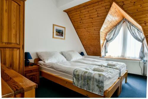 Gy?rfi Apartmanh�z Zam�rdi