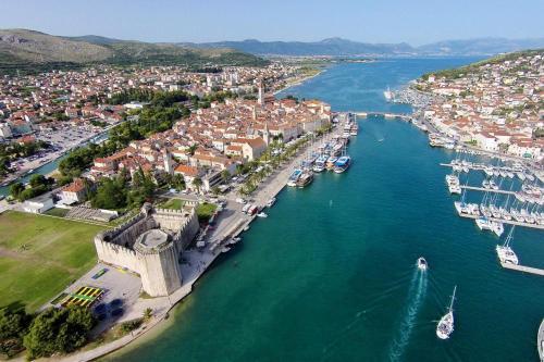 Apartments By The Sea Trogir - 11895