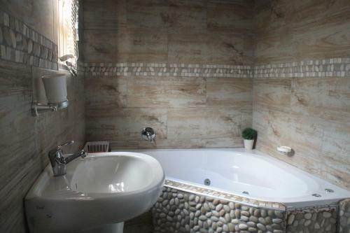 Apartamento Cozy, Modern Luxury Cottage - Peaceful Charm Wifi!