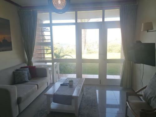 Lovely Seaside Apartment At 40 Brookes Hill