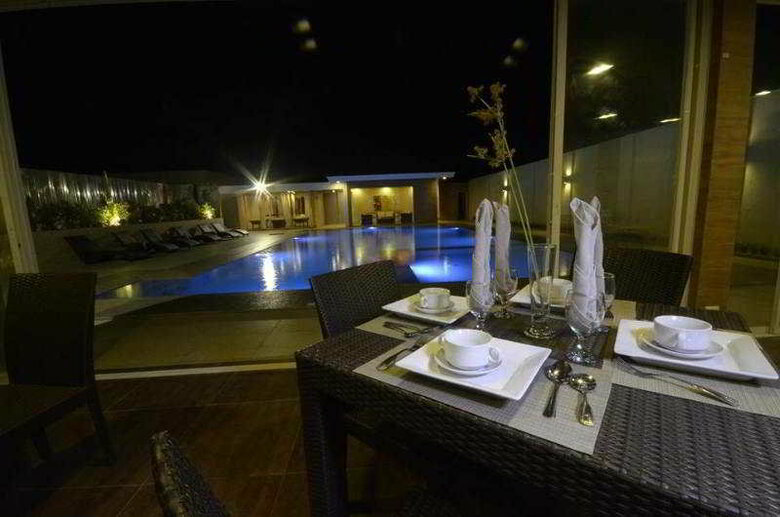 Hotel Holiday Suites