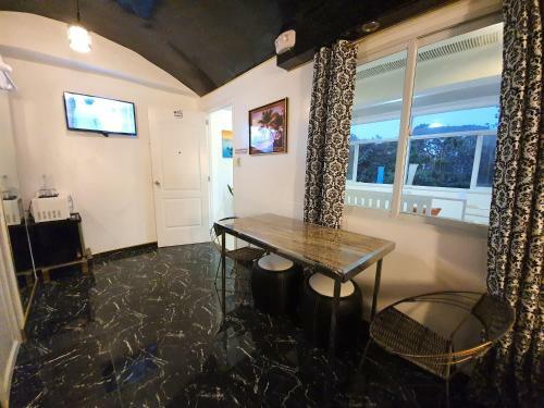 Aparthotel House Of Big Brother Palawan