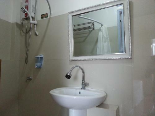 Aparthotel House Of Big Brother Palawan
