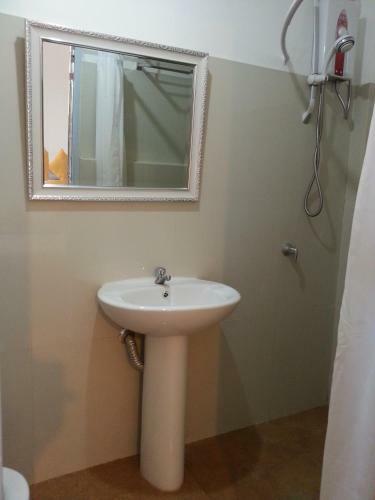 Aparthotel House Of Big Brother Palawan