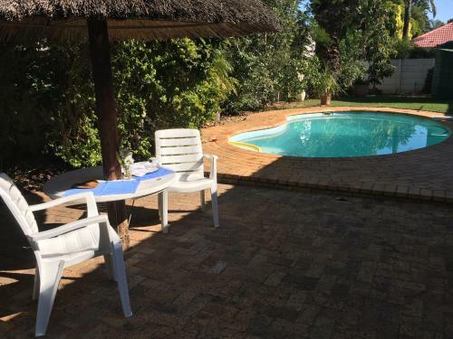 The Palms - Relaxing Family Residence With A Pool!