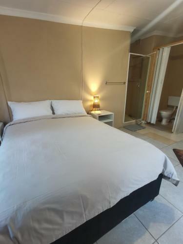 Hostal Charmed Guesthouse