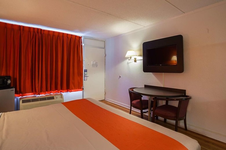 Motel 6 Tifton