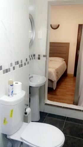 Hostal Midrand Bed And Breakfast
