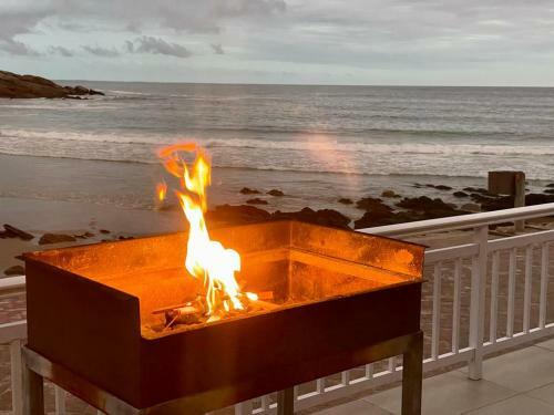 Apartamento Beachfront Property, Victoria Bay, Garden Route