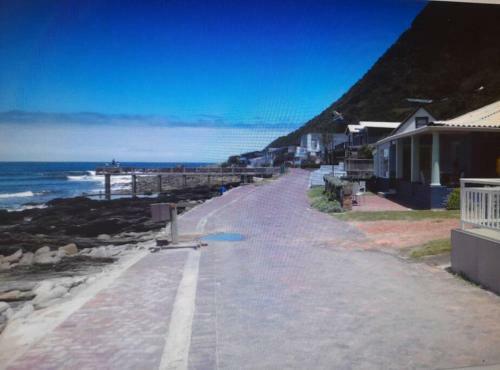 Apartamento Beachfront Property, Victoria Bay, Garden Route