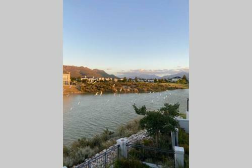 Villa Beautiful Modern Lake House With Spectacular Views