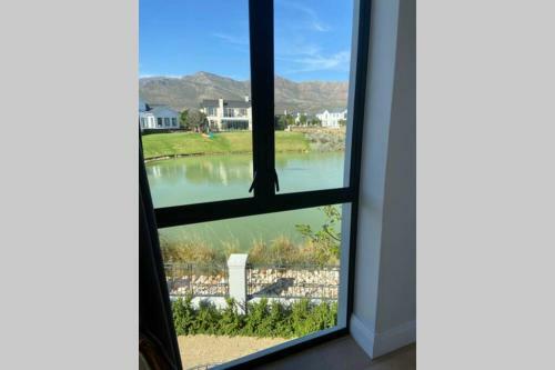Villa Beautiful Modern Lake House With Spectacular Views
