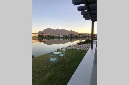 Villa Beautiful Modern Lake House With Spectacular Views