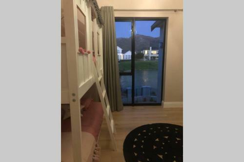 Villa Beautiful Modern Lake House With Spectacular Views