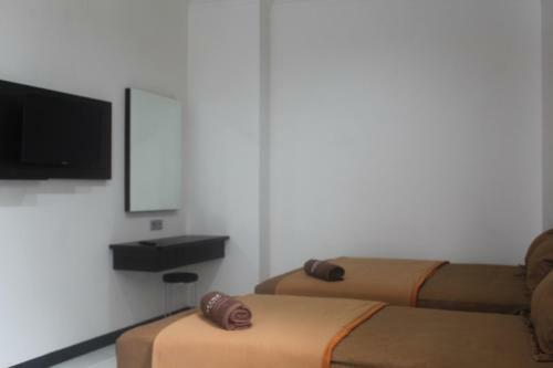 Hostal Mandastana Guest House And Kost