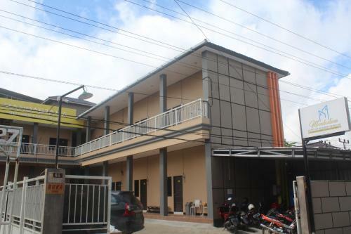 Hostal Mandastana Guest House And Kost