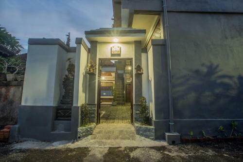 Hostal The Backyard House