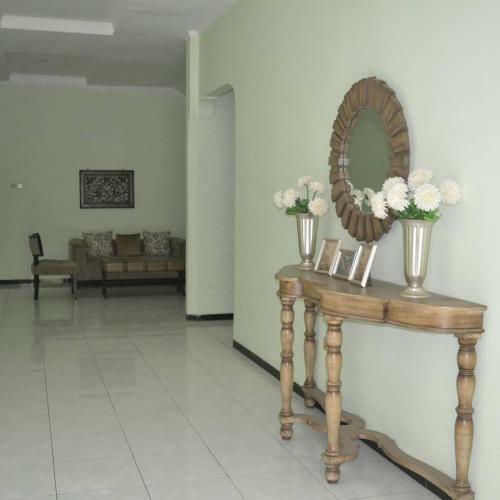 Hostal Emma Guest House Penginapan Keluarga