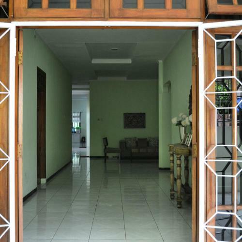 Hostal Emma Guest House Penginapan Keluarga