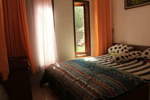Villa Istana Bunga, Anggrek III Blok Q 1b