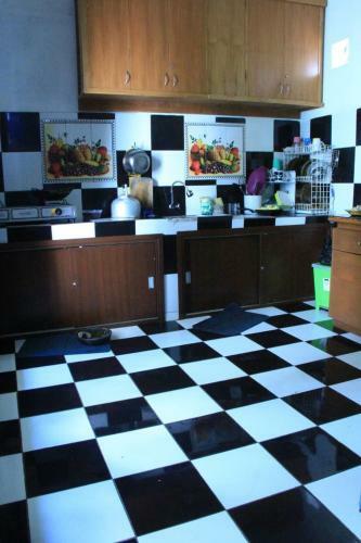 Villa Istana Bunga, Anggrek III Blok Q 1b