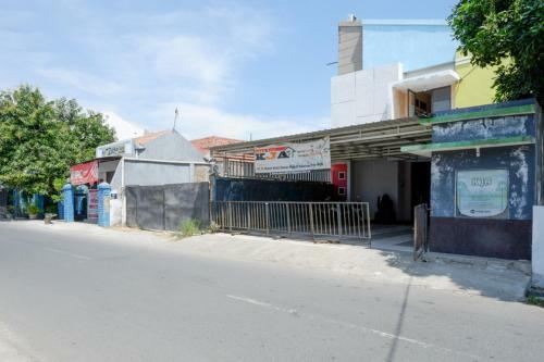 Hostal Reddoorz Near Gor Wisanggeni