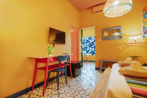 Hotel Por Aqui Stay & Dine