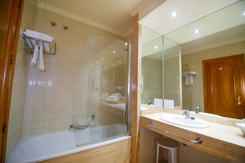 Hotel Mainake