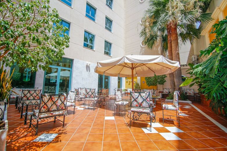 Hotel Mainake