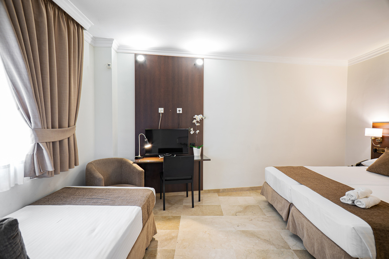 Hotel Mainake