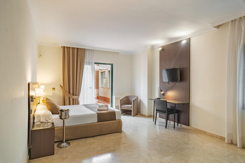 Hotel Mainake
