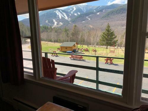 Motel Ledge Rock At Whiteface
