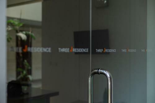 Hostal Three J Residence