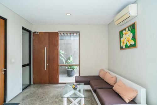 Hostal Three J Residence