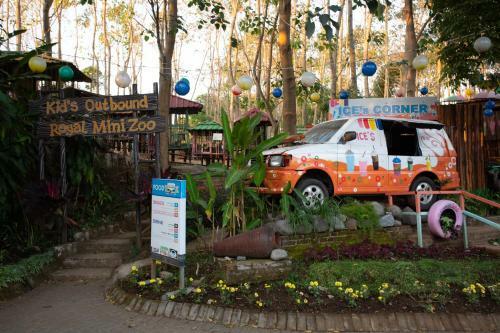 Royal Caravan Trawas Hotel