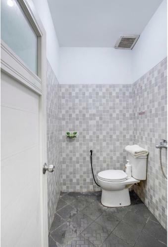 Hotel Oyo 3815 Kutisari Selatan 21 Syariah