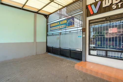 Hotel Oyo 3815 Kutisari Selatan 21 Syariah