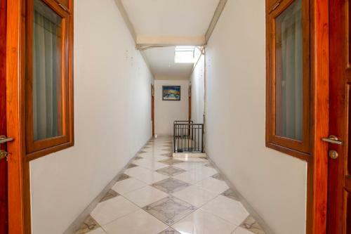 Hotel Oyo 3815 Kutisari Selatan 21 Syariah