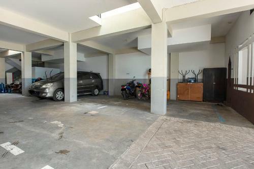 Hotel Oyo 3815 Kutisari Selatan 21 Syariah