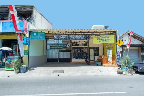 Hotel Oyo 3815 Kutisari Selatan 21 Syariah