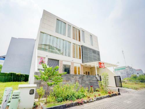 Hotel Oyo 90606 Glass House Citraland