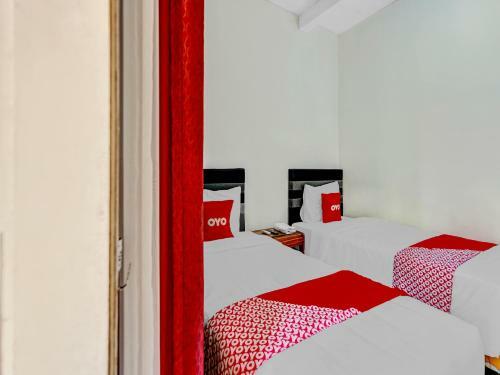 Oyo Flagship 90717 Hotel Kalimantan Surabaya