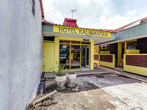 Oyo Flagship 90717 Hotel Kalimantan Surabaya