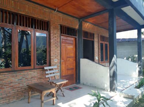 Hotel Laster Jony's Guesthouse Samosir Redpartner