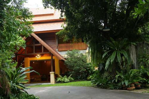 Hotel Auangkham Resort