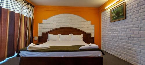 Bed & Breakfast Four Views